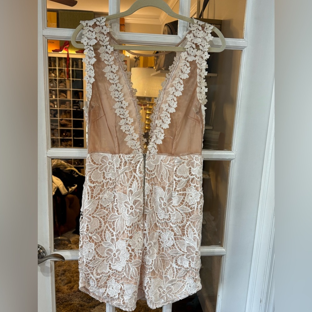 👰🏼‍♀️▫️ Lace Deep-V Mini Dress in Ivory White Sheer Neckline ▫️👰🏼‍♀️ - Picture 10 of 11